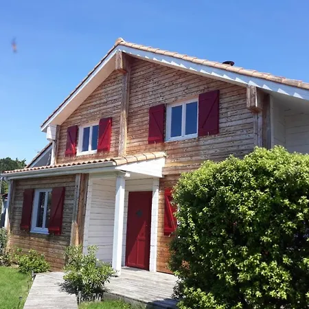 Privée Dans Chalet En Bois Proche De La Mer Bed & Breakfast