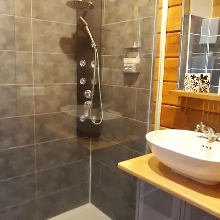 Privée Dans Chalet En Bois Proche De La Mer Bed & Breakfast